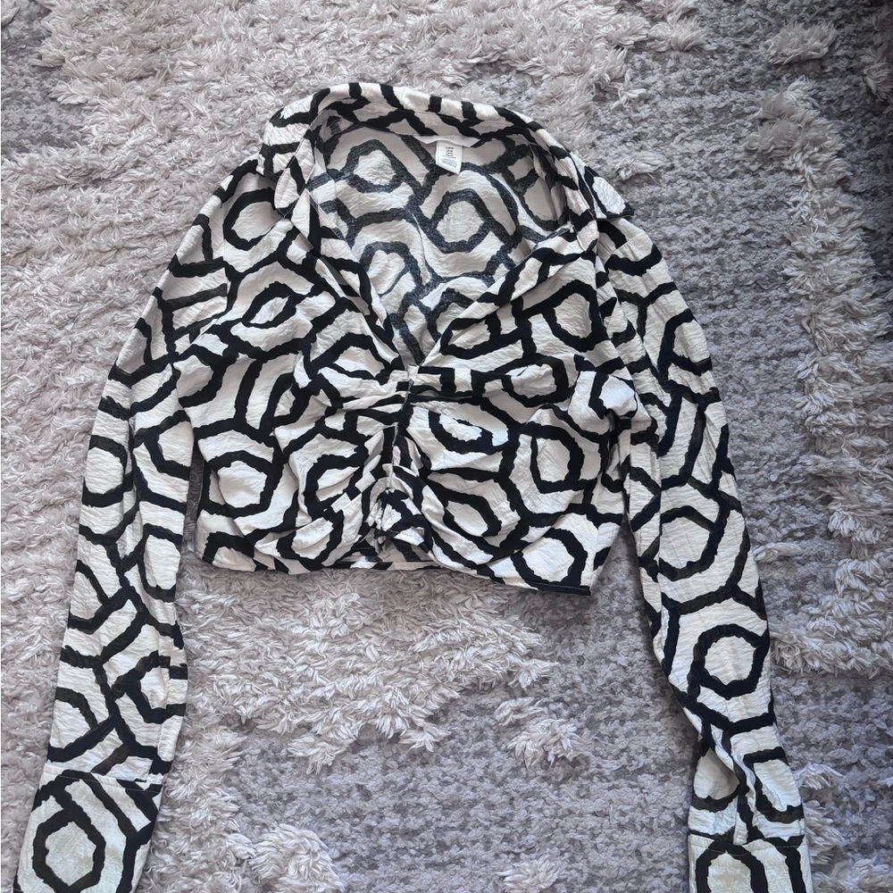 H&M Black and White Ruched Crop Blouse